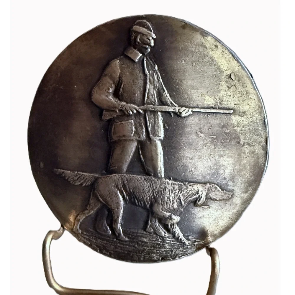 Vintage Rifle Hunter Retriever Bird Dog on Point Round 1960s Belt Buckle #839